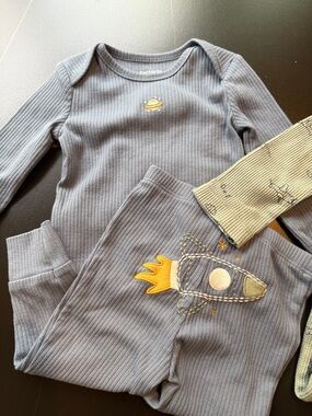 Carter's bundle 2 long sleeve outfits!